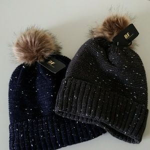 Pom pom beanie hat! NAVY Available